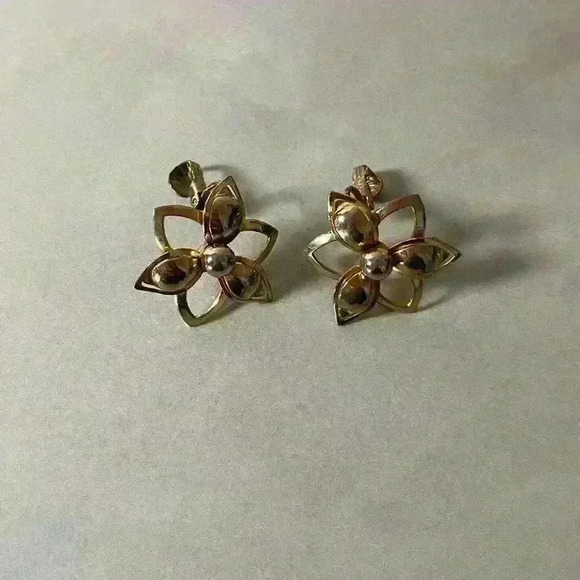 Vintage Gold Tone Sarah Coventry Open Beautiful Earrings - Picture 2 of 2